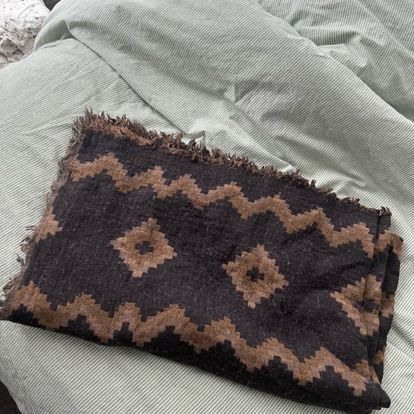 Aritzia Mosaic 100% Wool Scarves - Picture 8 of 8